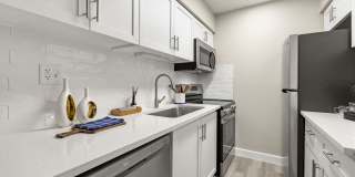 The Halston Gallery 14