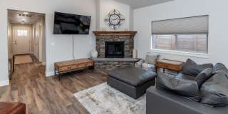 Furnished Spacious Home, Fully Equipped Kitchen, Garage Included Gallery 3