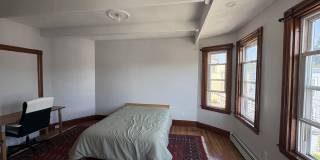 8 Bynner St Gallery 13