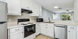 Adorable Beach Townhouse Close to Downtown Gallery 10