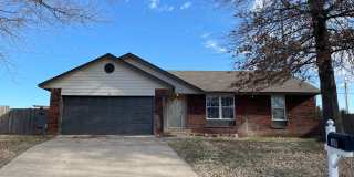 Cute 3 bedroom in Central BA, 2 bath, Backs to Greenbelt! Gallery 1