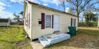 2-Bed, 1-Bath Home in Lake Charles - Deposit-Free Move-In Option Available! Gallery 1