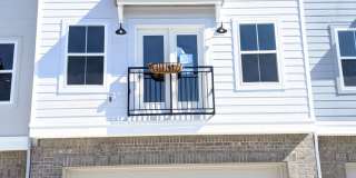 Luxury Town Home - Williamson County - End Unit Gallery 1