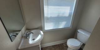 2 Bedroom, 2 Bathroom Home with large garage! Gallery 11