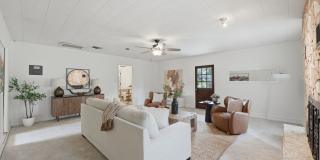 4 Bedroom with a Pool in Helotes! Gallery 18