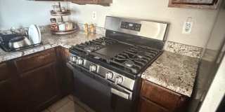 2 Bedroom 2 bath private enclosed yard for Gallery 17