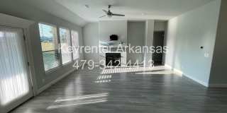 Stylish 4-Bed With Fireplace & Covered Porch Gallery 1