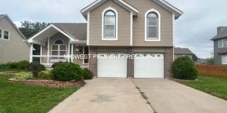 Stunning 3-Bedroom Home with Backyard Oasis! Gallery 1