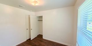 Just updated 3/2 home on a quiet street in desirable north Austin! Gallery 23