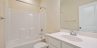 Available June 1!! Beautiful and Bright 4 Bedroom + 2.5 bath home with Loft & Open Floor Plan! Gallery 14