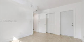 407 SE 9th Court Gallery 17