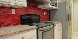 2 Level, 2 Bedroom Hidden Gem in Dupont! Gallery 10