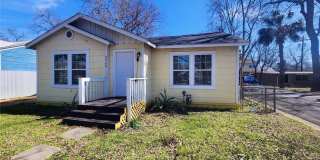 3 Bed 2 Bath in Hyde Park with Huge Yard Gallery 1