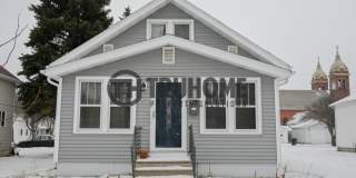 Large 3 Bedroom 2 Bath House w/Fenced in Yard and 2 Stall Garage! Gallery 1