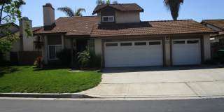 Spacious 3 Bedroom Lakeside Home Gallery 1