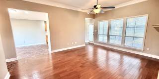 3 Bed, 2 Bath Home with Large Backyard in Fairmont Subdivision 3 Bed, 2 Bath Home with Large Backyard in Fairmont Subdivision Gallery 8