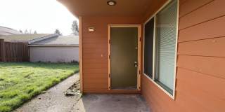 Spacious 3-Bedroom Home in Prime highly sought-after West Linn community Gallery 1