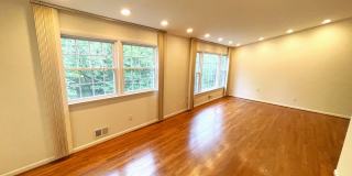 Beautiful 5 bedroom/2.5 bath with large yard Gallery 10