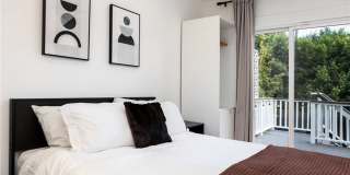 6008 Carlton Way Gallery 18