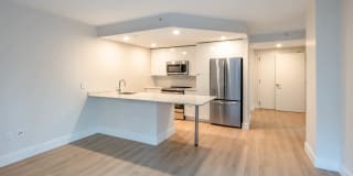 660 Washington Gallery 24