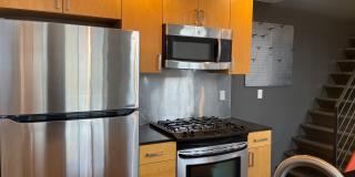 Great Georgetown Location, Parking Included, Loft Space, & Pets Are Welcome! Gallery 8