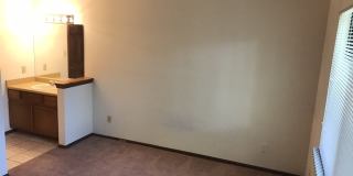 Bright and spacious two Bedroom one Bath, big deck, great location! (34th) Gallery 10