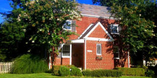 Classic Colonial in Kensington! Gallery 1