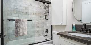 Beautiful 3 bed 2.5 baths "fully furnished" townhouse in the charming neighborhood of University Heights. Gallery 41