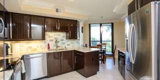 **PARK SHORE BEAUTY WALK TO VENETIAN VILLAGE ** ESPLANADE** NICE AMENITIES ** 2 BEDROOM CONDO ON THE BEACH ** Gallery 7