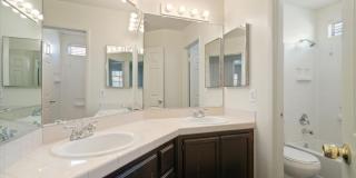 Bright & Spacious 4Bd Home with Vaulted Ceilings & Outdoor Kitchen Gallery 19