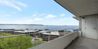 Stunning Queen Anne south slope condo with parking Gallery 3