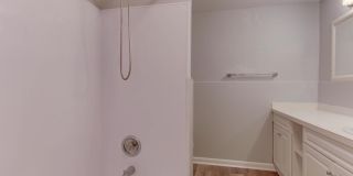 107 MONTROSE Avenue Gallery 21
