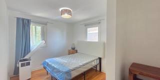 $1,950 - 2 Bed / 1 Bath Fully Furnished Condo in Secure Building in Rockwood/Manito Neighborhood Gallery 16