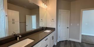 4 BEDROOM SANDHOLLOW TOWNHOME FOR RENT! Gallery 20