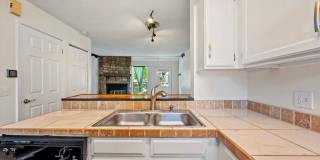 Warm 1 bd in heart of Aurora Gallery 10