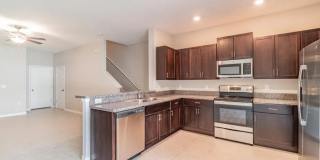 Modern 3BR/2.5BA Townhome with Pool Access & Deposit-Free Living! Gallery 5