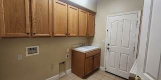 5 Bedroom Home Behind the Gate of Wisteria Place Gallery 23