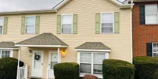 4 Bedroom, 2.5 Bath Townhouse Gallery 1