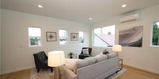 Air-Conditioned Seattle Townhome with Rooftop Deck & Mt. Rainier Views Gallery 7