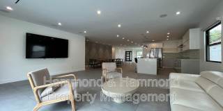 5735 Saloma Ave Gallery 1