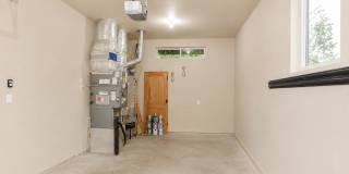 Live the ultimate Westside Bend lifestyle! Gallery 12