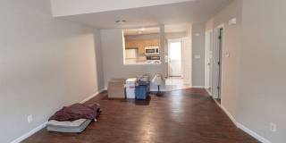 3 Bedroom Duplex! Gallery 7