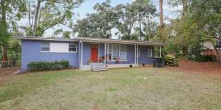 Beautifully Renovated 5 bedroom House Available for Fall 2027! Gallery 1