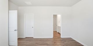 Luxury End-Unit Townhome in Desirable Chateau Community Gallery 23