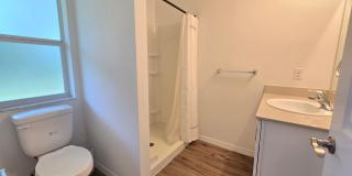 Beautiful 2 bed/ 2 bath Townhome w/ Balcony, Garage & Community Pool Gallery 8