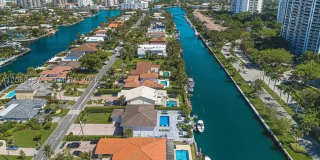 437 Holiday Dr Gallery 2