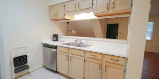 3 Bed / 2 Bath END Unit Townhome in Popular Westridge! Gallery 7