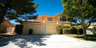 Big Pool Home/Huge Lot/3 car garage/Pets Welcome Gallery 3