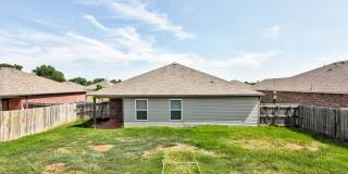 Beautiful 3-Bedroom Home with Easy Access to I-35 & I-240 Gallery 32