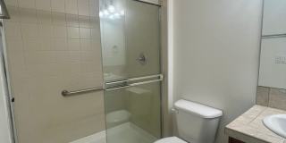 Spacious Home on Golf Course  - All Bedrooms En Suite Gallery 29